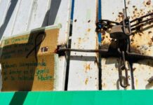 Comunitarios cierran con candado escuela en San Juan exigen terminar tres aulas